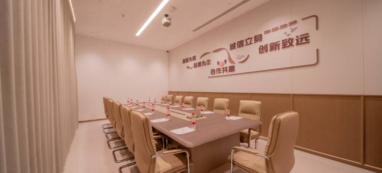 镇雄晟锦酒店(观澜湖购物公园店)图片