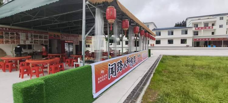 伴夏山居图片