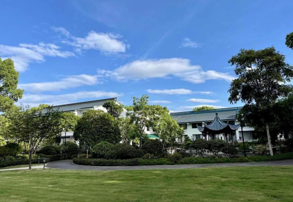 衢州饭店迎宾楼外景图