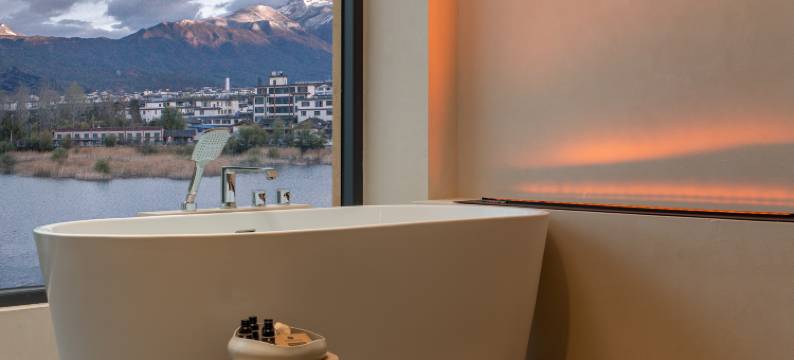 丽江云渡•日照金山·雪山湖景度假民宿图片