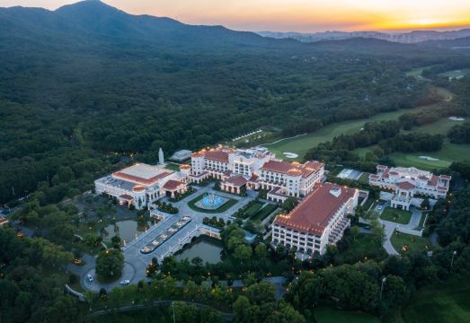Suning Zhongshan Golf Resort Hotel Overview
