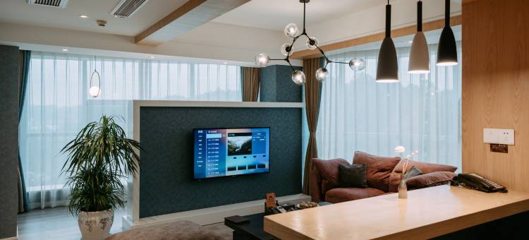 乐山广寒宫酒店(乐山高铁站嘉兴路美食街店)图片