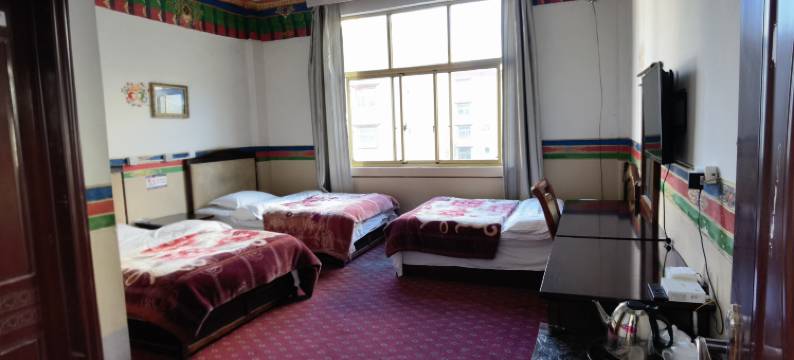 白朗云上宾馆图片