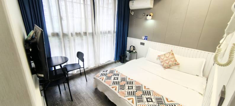 白盒子公寓(成都东站东广场店)图片