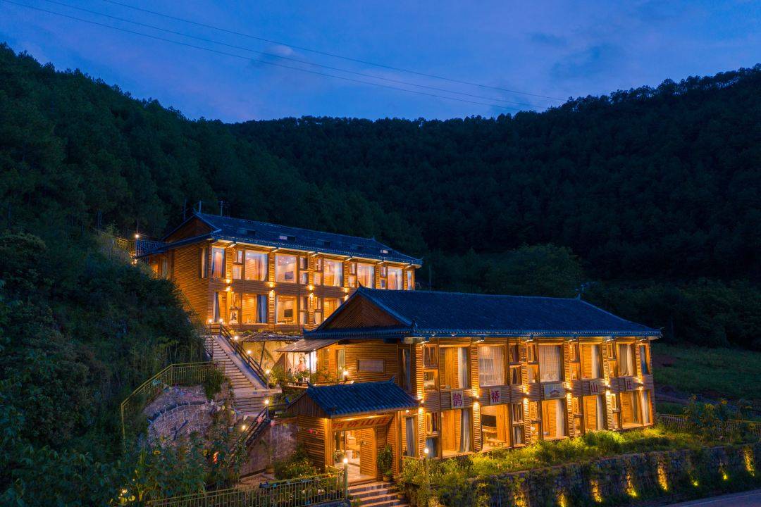 泸沽湖鹊桥山庄图片