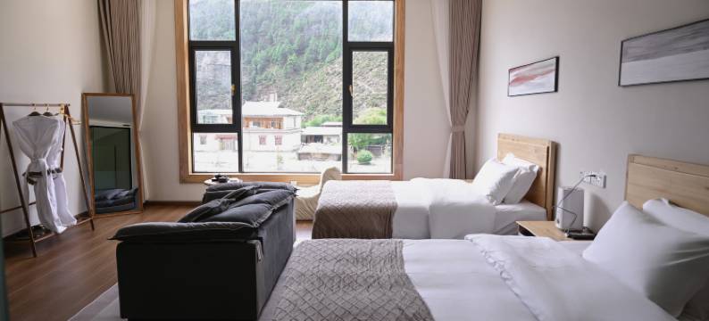 香格里拉山下山野火供氧民宿(普达措国家公园店)图片