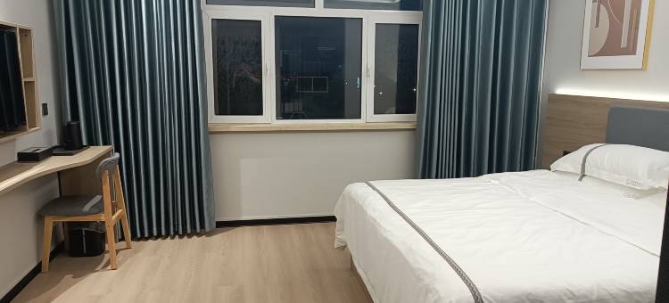 苏尼特右旗汇丰假日酒店图片