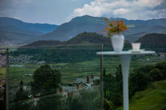 腾冲四休·半山全景温泉度假美墅