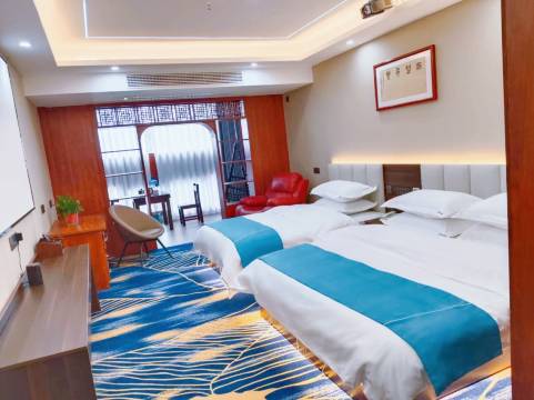 西峡蓝云商务酒店(南阳职业学院店)