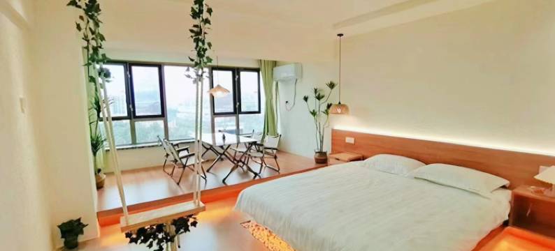 那山那水网红主题观影民宿(延边大学西市场店)图片