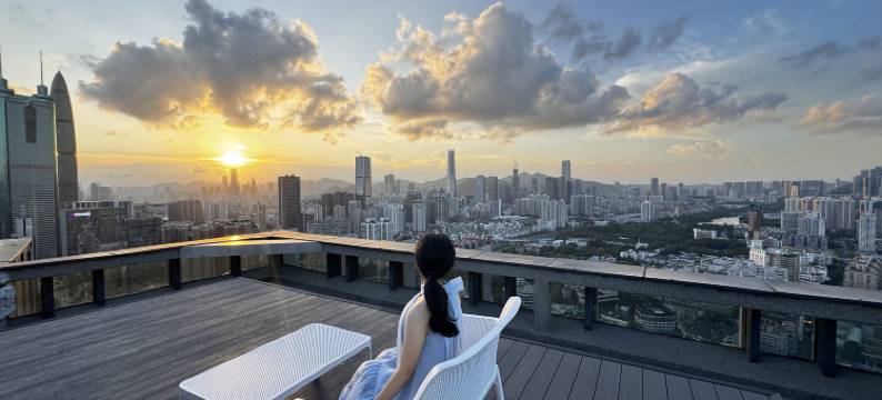 深圳丨天台一号·Skyline·设计民宿(罗湖口岸国贸地铁站店)图片