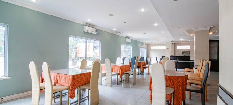 O系列德镇酒店-靠近安努尔大清真寺(Collection O Senapelan Near Rsud Petala Bumi Formerly de Town Hotel)图片