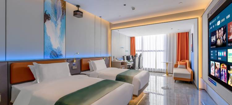 叶与晨电竞电影酒店(新华街尚峰广场店)图片