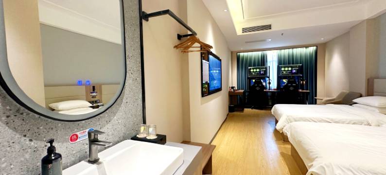 零速电竞酒店(容县绣江桥火车站店)图片