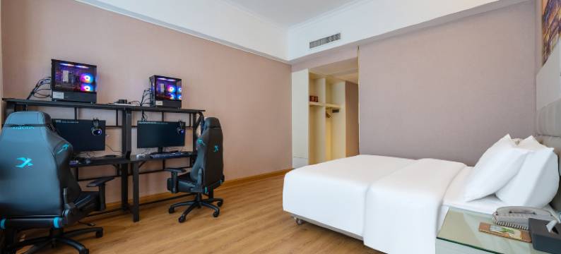 艺趣S电竞酒店(东莞万江店)图片