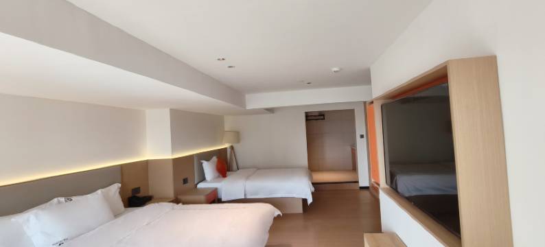 慕名轻奢民宿(华商国际城店)图片