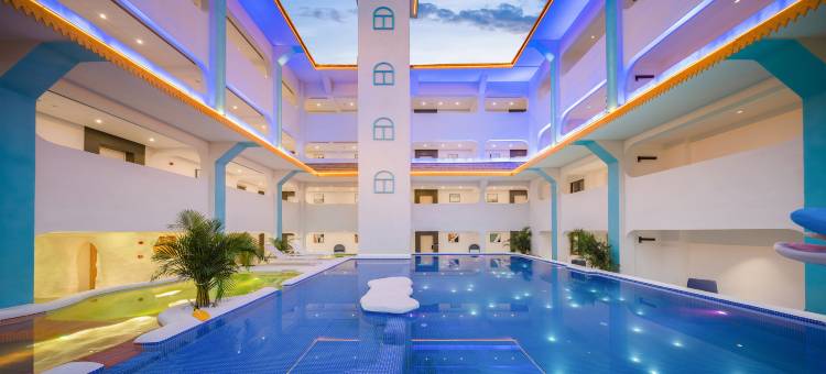 雲至设计师·恒温泳池度假酒店 (西双版纳景洪市告庄星光夜市店)图片