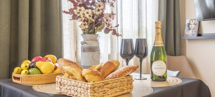 ADIRA马赛蒙特格兰酒店(ADIRA Marseille Montgrand 2 étoiles)图片
