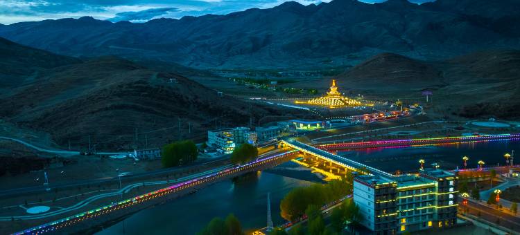 兰欧酒店(稻城滨河路店)图片