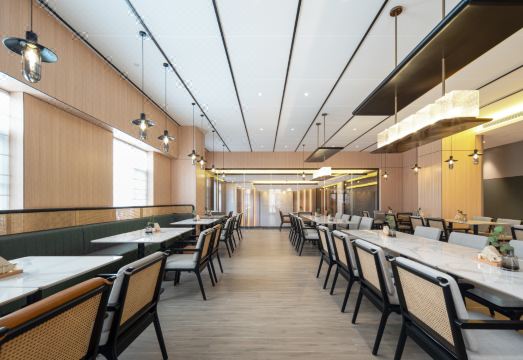 Dali High-speed railway station Erhai Park Atour Hotel Hotel Overview