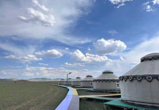 A trip to the Plain Blue Banner prairie, a vacation, a resort Hotel Overview