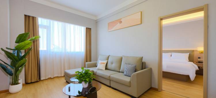 艺龙海雅酒店(许昌胖东来时代广场曹魏古城店)图片