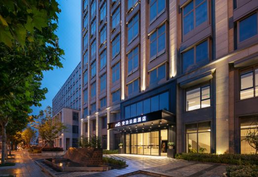 安泊·云庭酒店（桐庐高铁站市一医院店）外景图