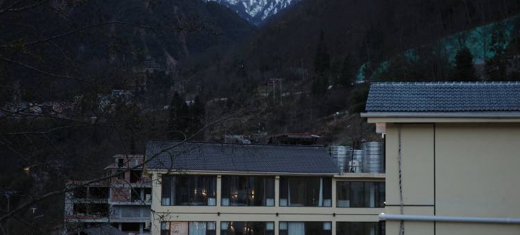 海螺沟山之野私汤温泉民宿图片
