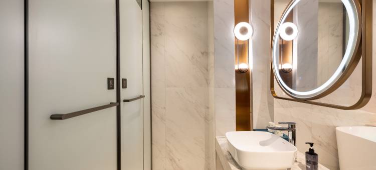 云与白马设计师酒店(沈阳站太原街店)图片