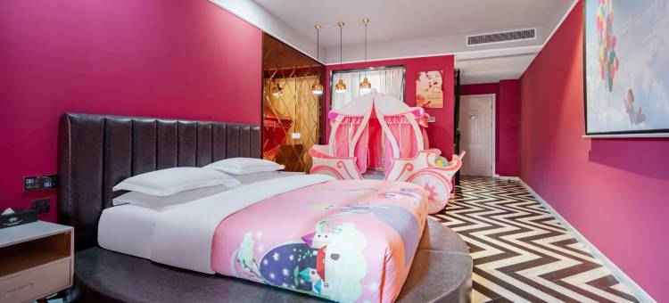 洛曼城堡酒店(常州中华恐龙园店)图片