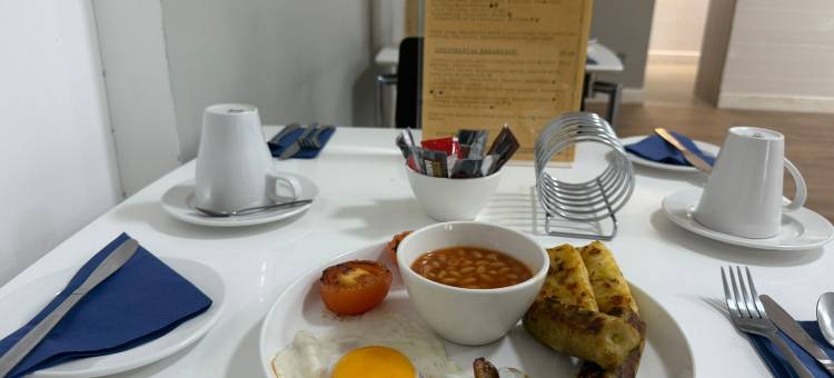 盖特威克特里维尔斯酒店(Trivelles Gatwick Hotel & Airport Parking)图片