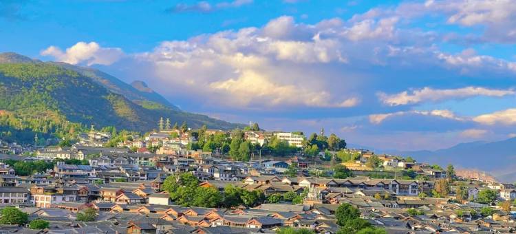 悦来悦慢·Yue Man丨揽云180°观全景伴山庭院(丽江古城北门店)图片