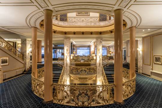 埃爾阿維尼達宮酒店