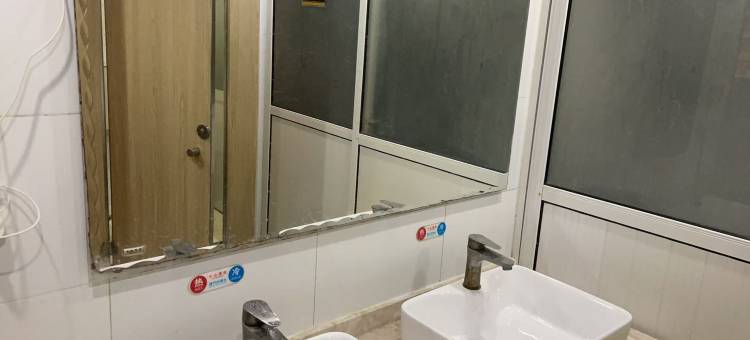 轻住·仁启宾馆(上海仁济医院塘桥地铁站店)图片