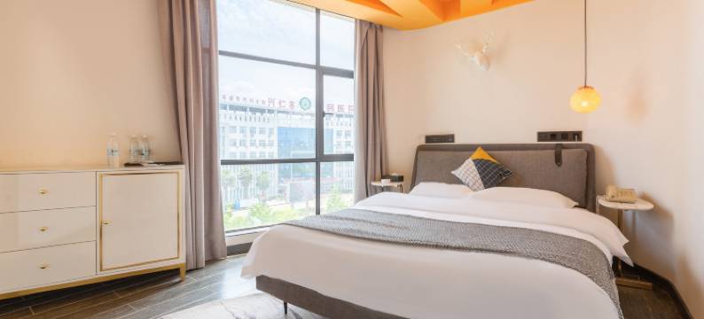 兴仁悦栖主题酒店图片