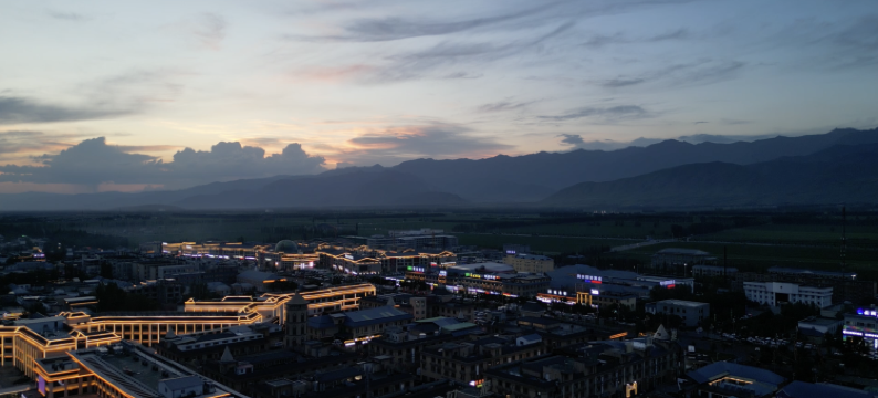 龙庭大酒店(那拉提旅游风景区店)图片