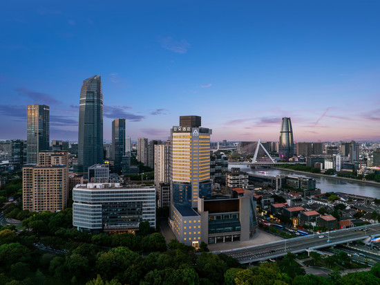 宁波老外滩美术馆亚朵酒店