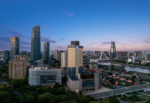 宁波老外滩美术馆亚朵酒店外景图