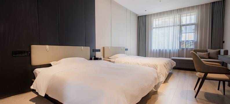 乐活酒店(上饶万年财富步行街润丰购物广场店)图片