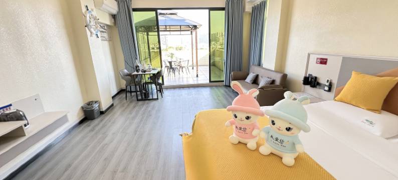 西海岸·北欧小镇酒店(罗定二桥店)图片