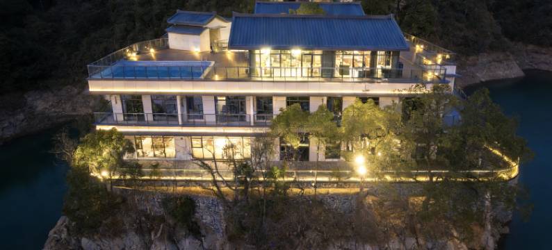 子在•川上图片