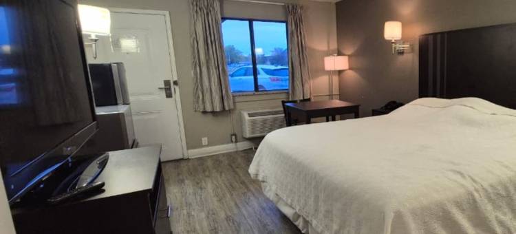 位于梅里尔维尔的经济型旅馆，靠近I 65的联排别墅(Economy Inn Merrillville by Townhouse I 65)图片