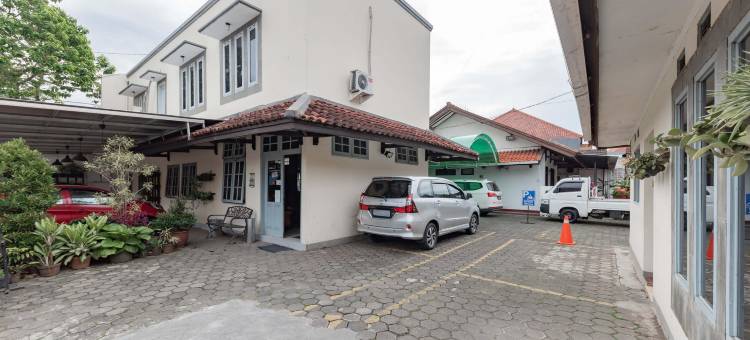 万隆市布瓦巴图红多兹@彭多克库尔尼亚酒店(RedDoorz @ Hotel pondok Kurnia near Buah Batu Bandung)图片