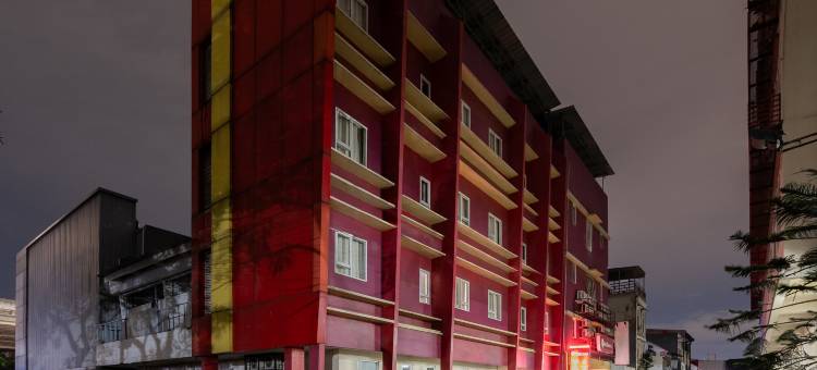 红多兹高级酒店-靠近勿加泗银河购物中心(RedDoorz Plus Near Galaxy Bekasi)图片