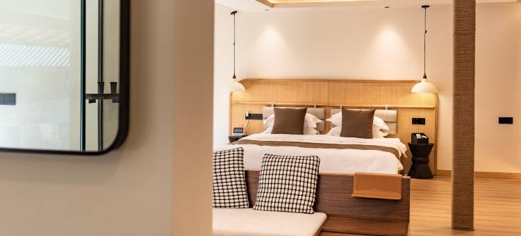 欢庭·源头里原始村落酒店图片