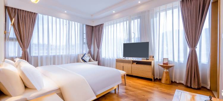 炉霍茶休饭店图片