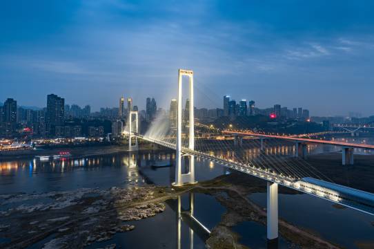 空山下·IDLE江景高空·度假民宿(重庆解放碑洪崖洞店)图片
