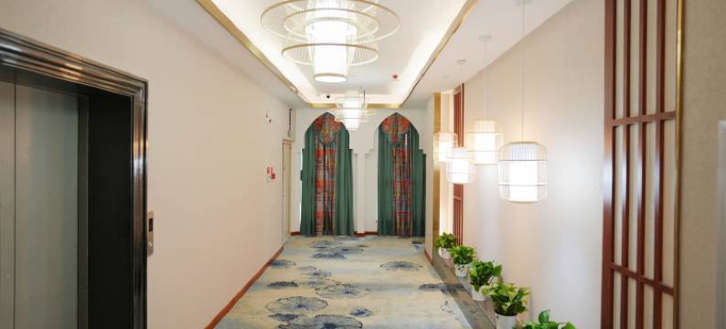 伊宁花语荷畔里酒店(伊犁河风景区店)图片