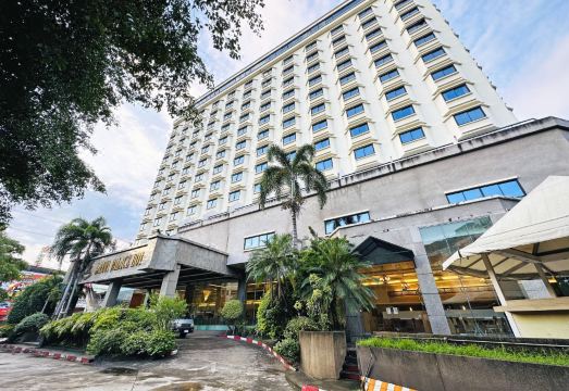 Lanna Palace 2004 Hotel Overview