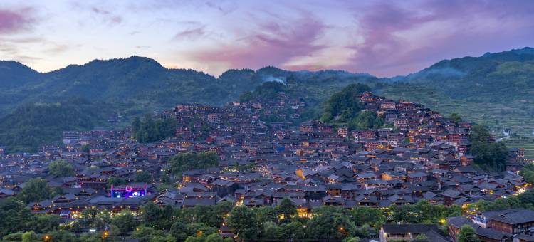 西江天合依欣·牵云山乡观景台高空全景山房民宿图片